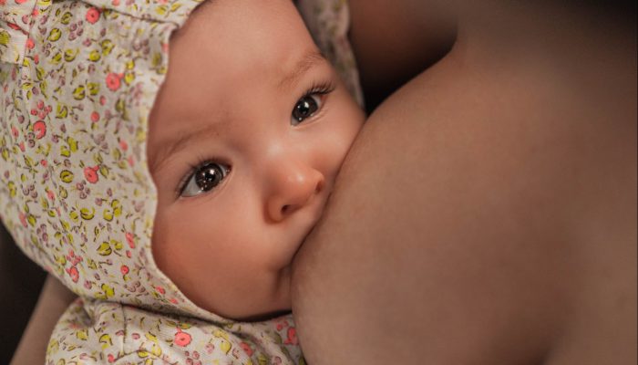 Allattamento al seno: vantaggi per il bambino